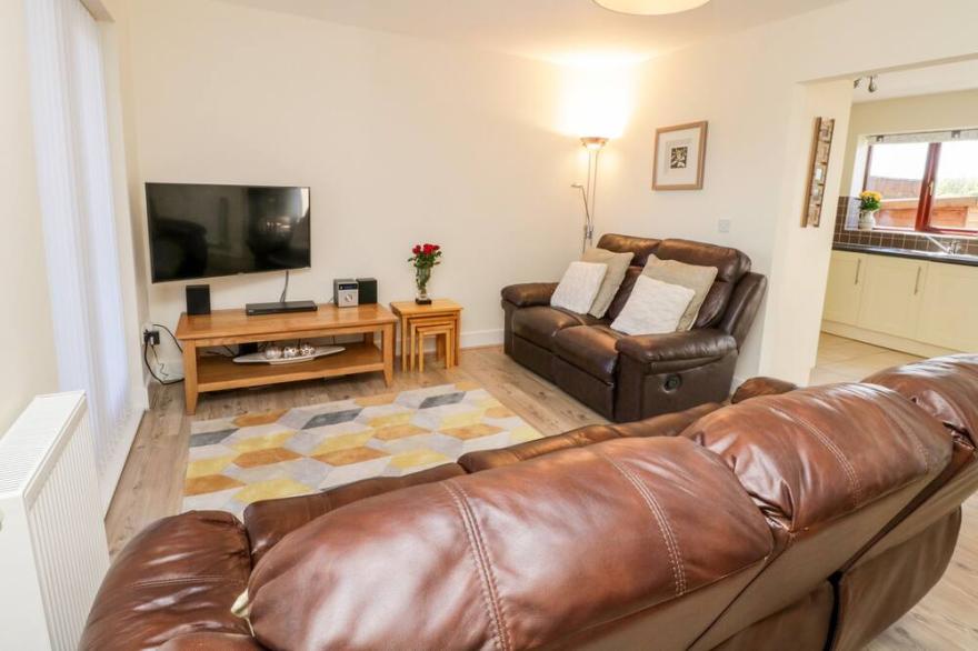 ESK VIEW, pet friendly, with a garden in Whitby