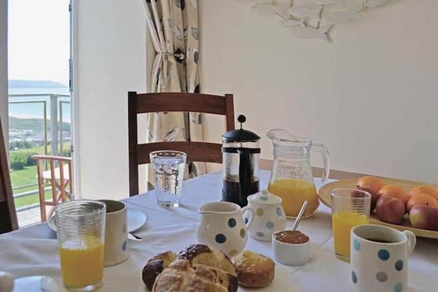 2 Bedroom Apartment With Stunning Views Of Woolacombe Beach & Lundy Island
