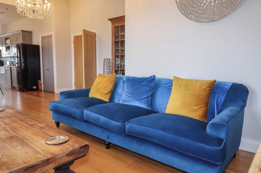 7 FOUR SEASONS, pet friendly, luxury holiday cottage in Carbis Bay