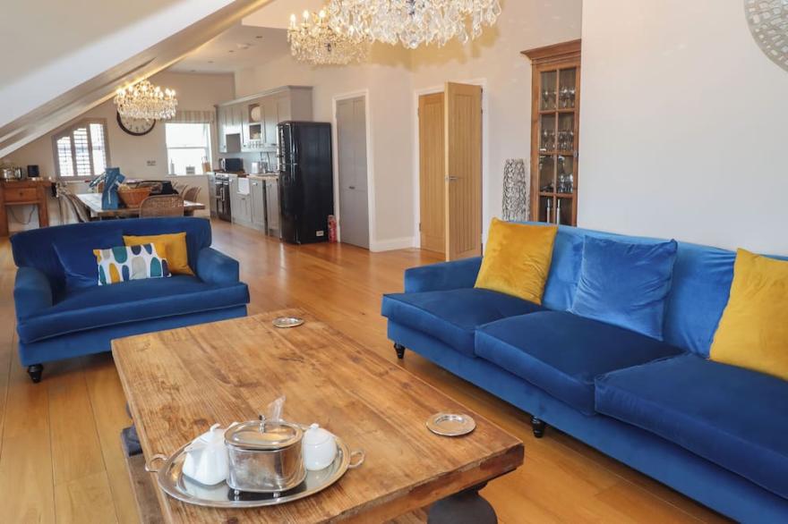 7 FOUR SEASONS, pet friendly, luxury holiday cottage in Carbis Bay