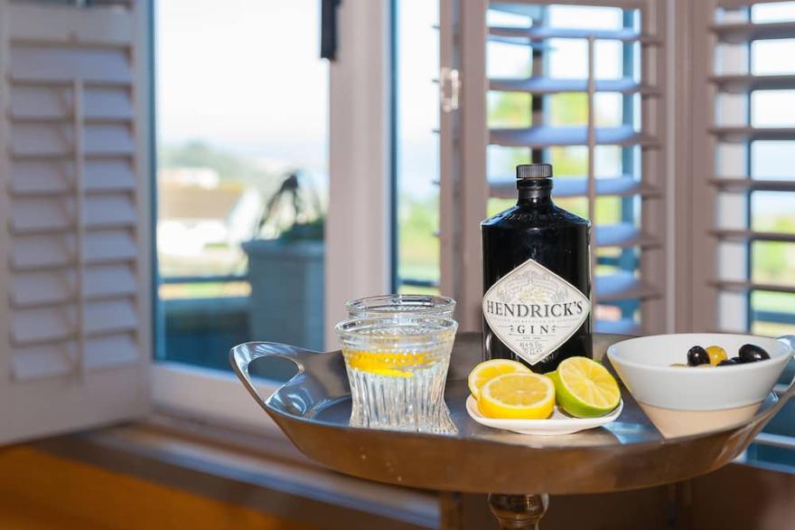 7 FOUR SEASONS, pet friendly, luxury holiday cottage in Carbis Bay
