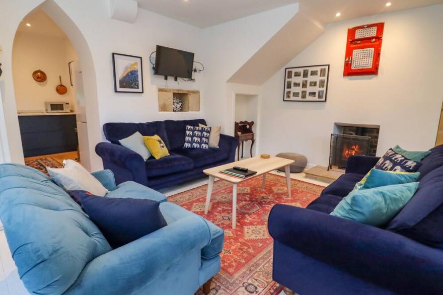 THE COACH HOUSE, pet friendly, with open fire in Brockworth