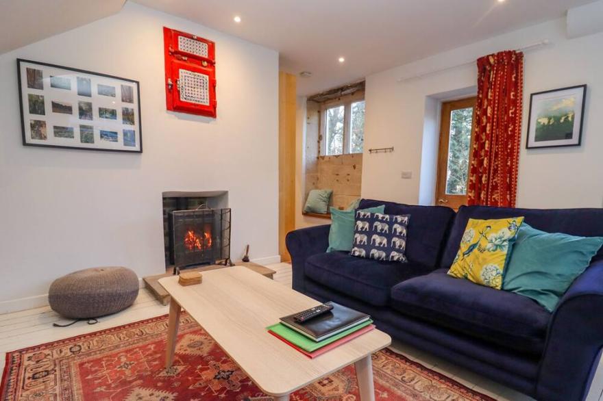 THE COACH HOUSE, pet friendly, with open fire in Brockworth