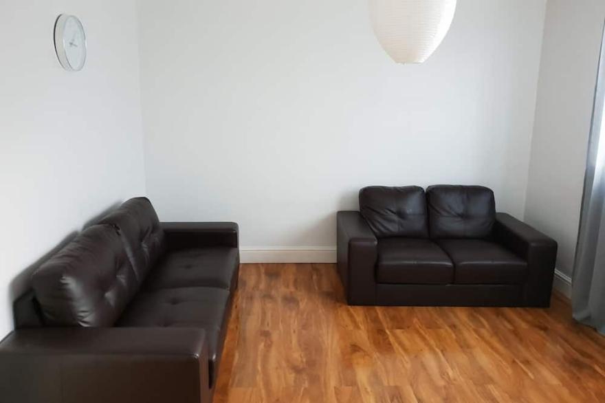 SPACIOUS TOWNHOUSE IN WALTHAMSTOW