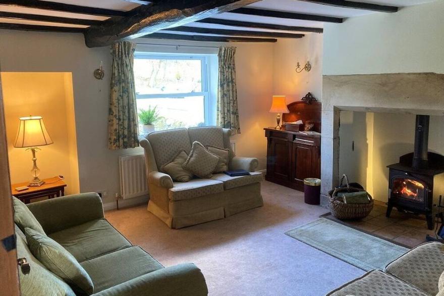 Cosy   Cottage In a Picturesque  Village
