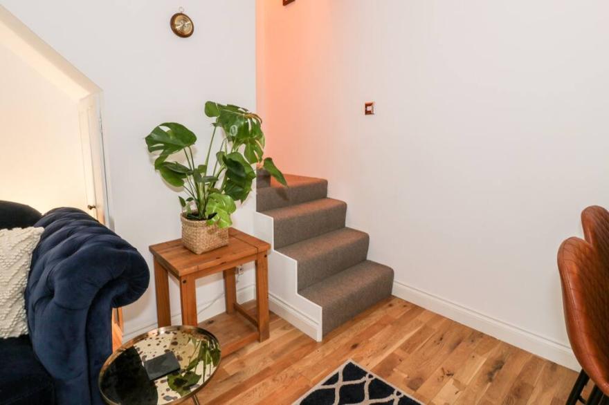 CLOVER NEUK, pet friendly, country holiday cottage in Fairlie