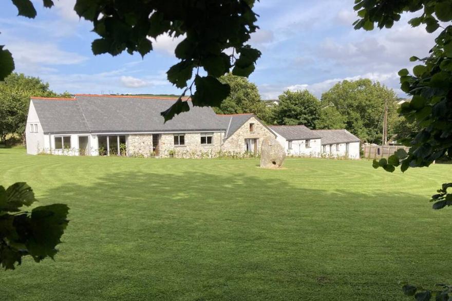 THE CORN STORE, family friendly, with a garden in St Stephen