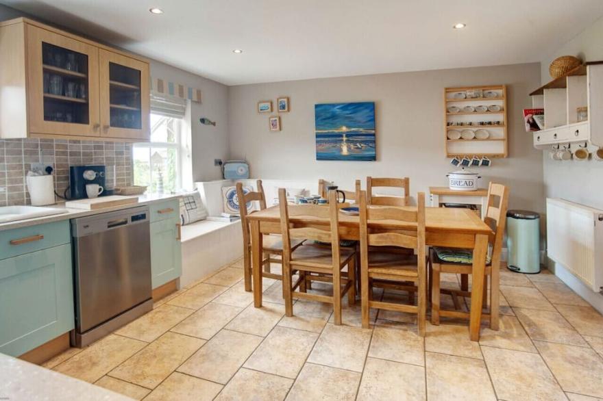 Driftwood - Three Bedroom House, Sleeps 6