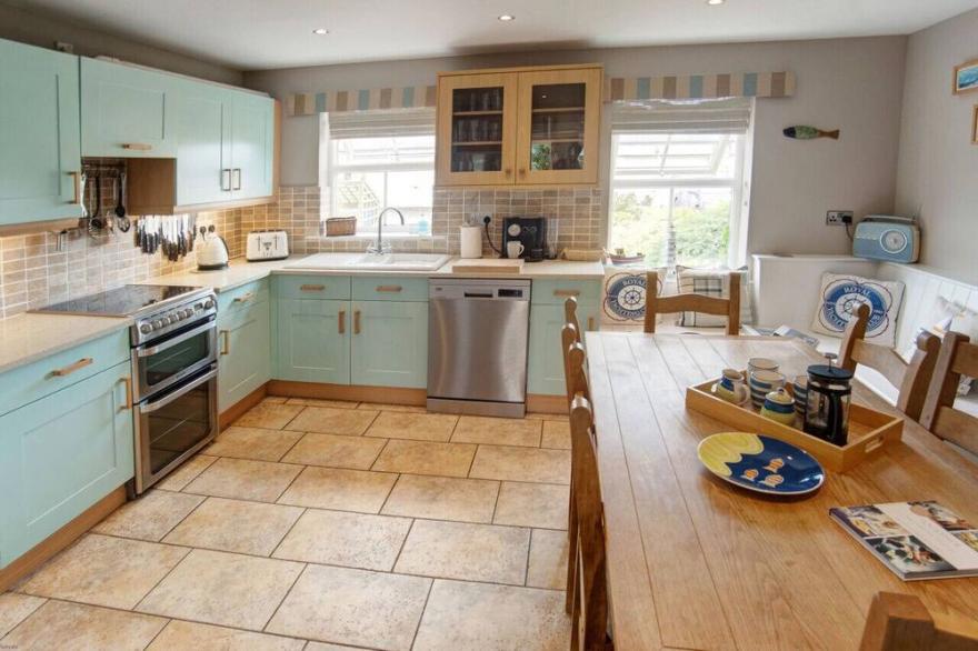Driftwood - Three Bedroom House, Sleeps 6