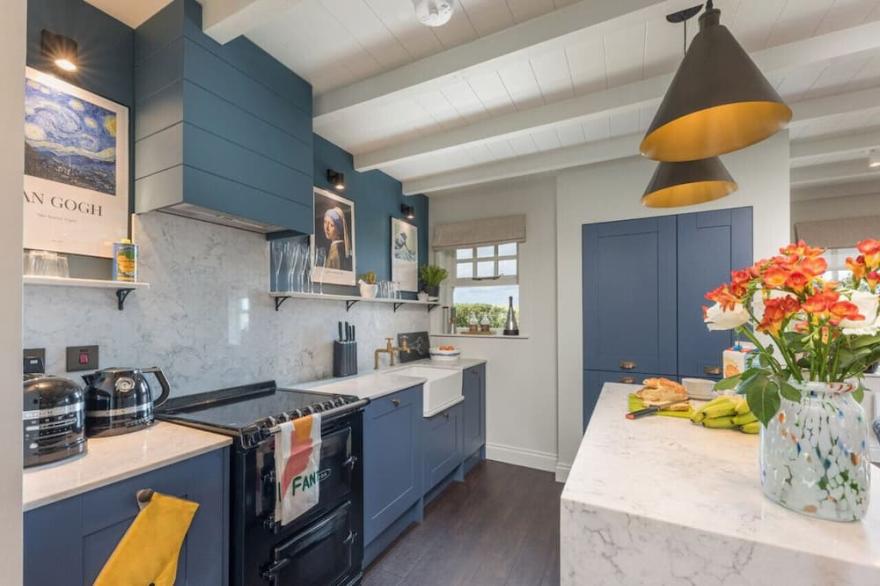 Armstrong 8 - Two Bedroom House, Sleeps 4