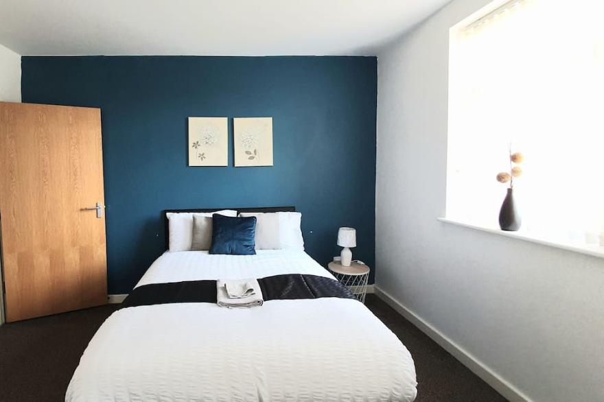 Salford Ark Comfort Stays near Trafford shopping  centre and Salford Royal