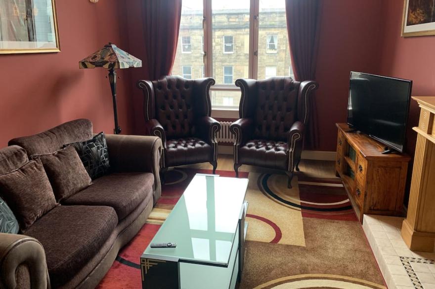 Luxurious 1 Bed (+) Art Deco Flat with Castle View