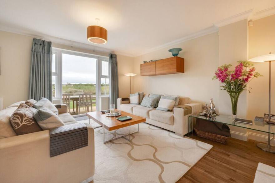 Beach38 - Six Bedroom House, Sleeps 11