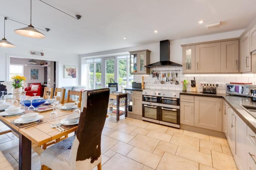 Moo House - Five Bedroom House, Sleeps 12