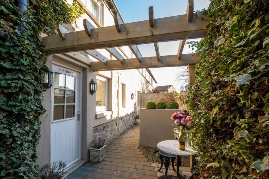 The Bolthole - Two Bedroom House, Sleeps 4