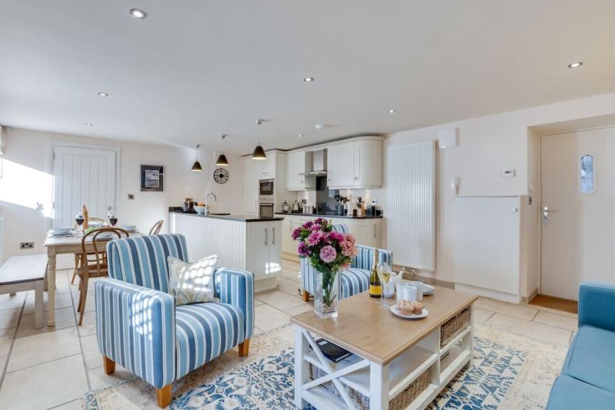 The Bolthole - Two Bedroom House, Sleeps 4