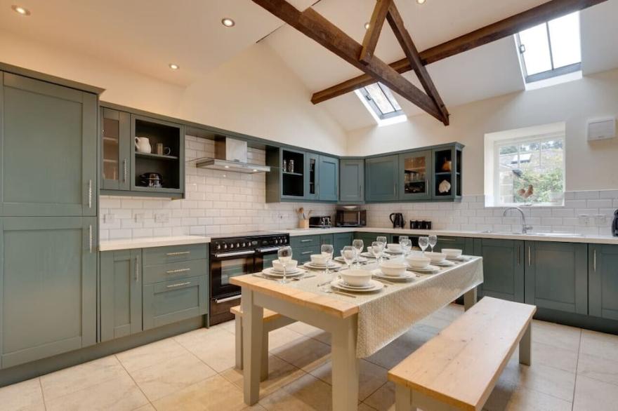 High Mill - Four Bedroom House, Sleeps 10