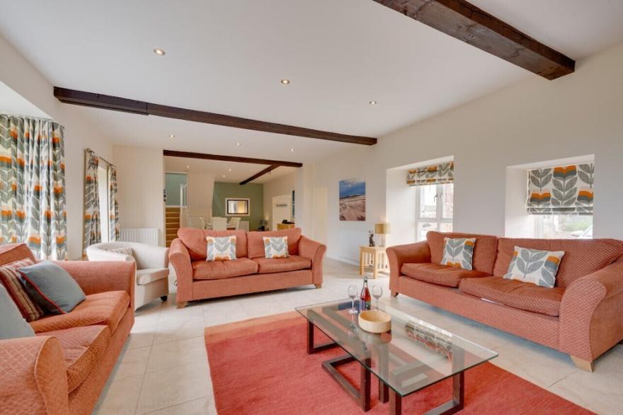 High Mill - Four Bedroom House, Sleeps 10