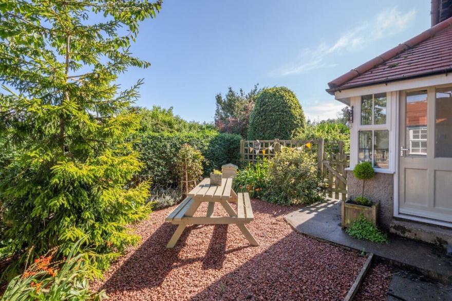 The Old Gardener's - Three Bedroom House, Sleeps 6