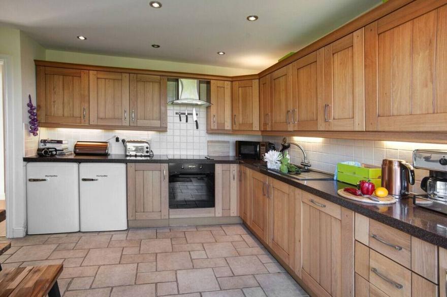 The Apple Store - Three Bedroom House, Sleeps 7