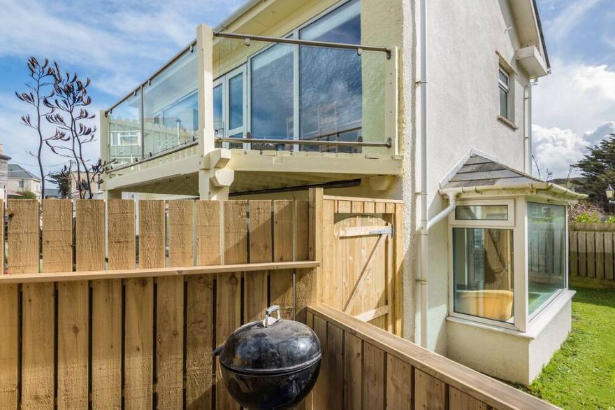 BEACHSIDE, pet friendly, country holiday cottage in Polzeath
