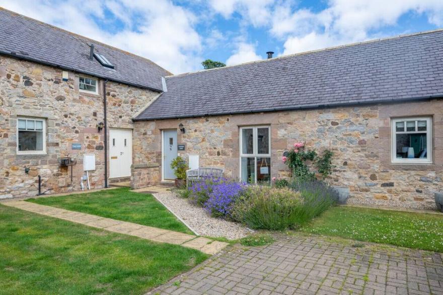 Samphire Barn - Three Bedroom House, Sleeps 6
