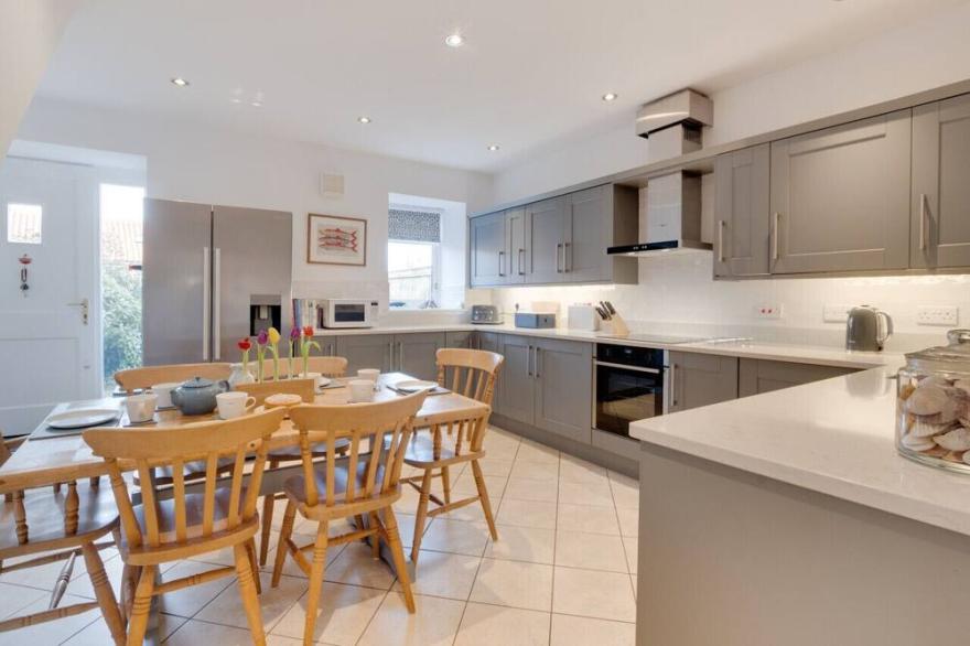 Samphire Barn - Three Bedroom House, Sleeps 6