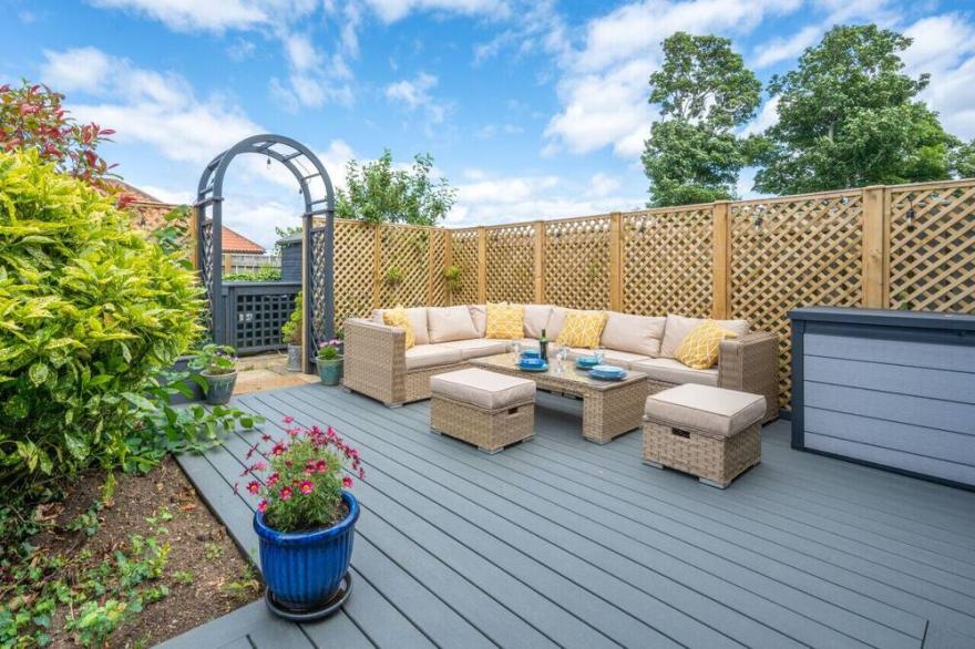 Samphire Barn - Three Bedroom House, Sleeps 6