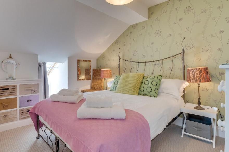 Nook End - Three Bedroom House, Sleeps 6
