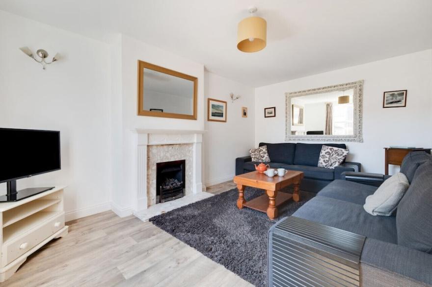 Annabel's Cottage - Four Bedroom House, Sleeps 6