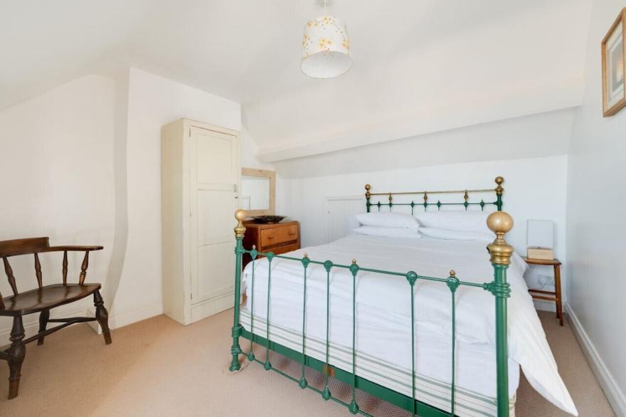 Annabel's Cottage - Four Bedroom House, Sleeps 6