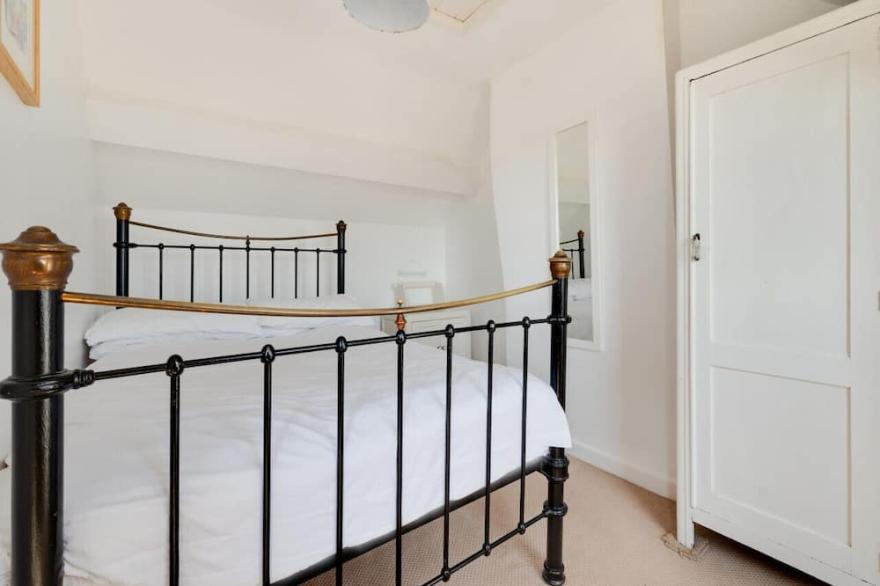 Annabel's Cottage - Four Bedroom House, Sleeps 6