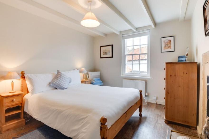 Storm Cottage - Two Bedroom House, Sleeps 5