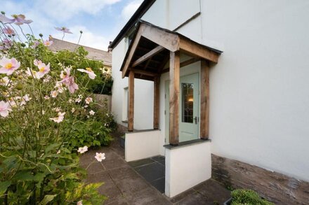 Jewel Cottage - Three Bedroom House, Sleeps 6