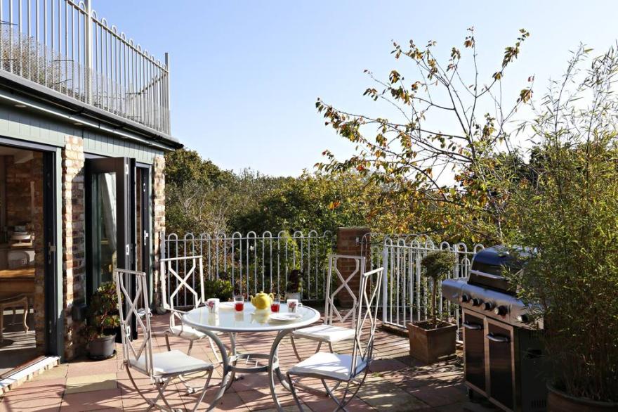 Pixies Croft, 3 bedroom woodland lodge set in the heart of East Sussex