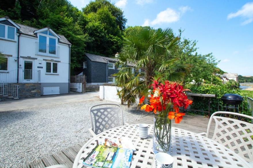 4 Riverside - Two Bedroom House, Sleeps 4