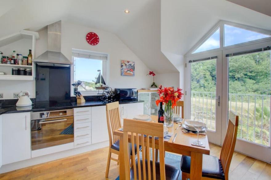 4 Riverside - Two Bedroom House, Sleeps 4