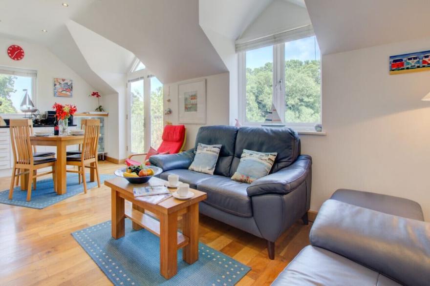 4 Riverside - Two Bedroom House, Sleeps 4