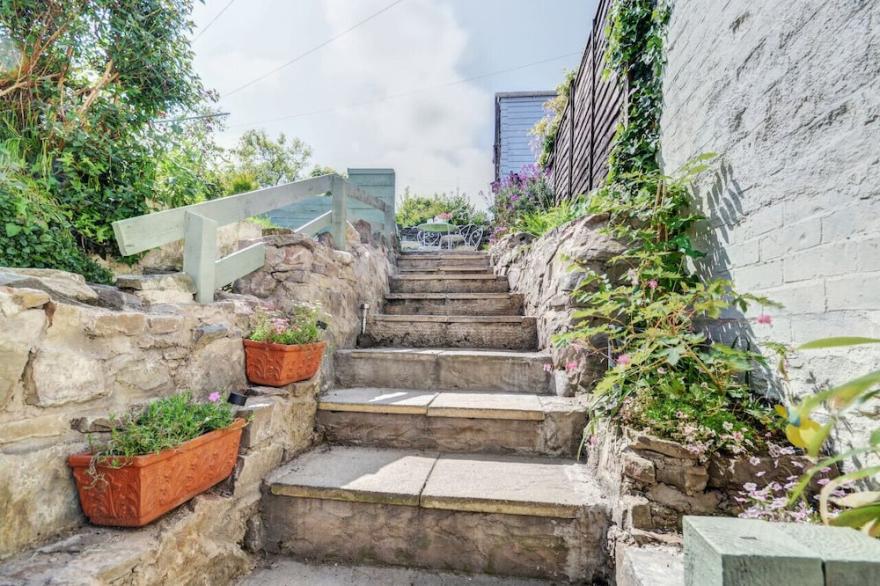 Button Cottage - Two Bedroom House, Sleeps 4