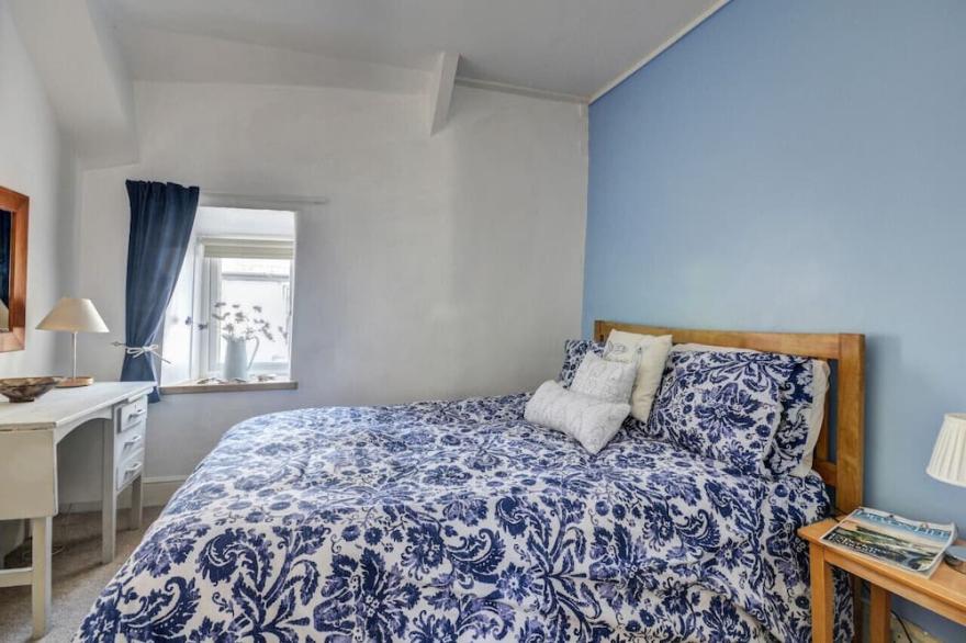 Button Cottage - Two Bedroom House, Sleeps 4