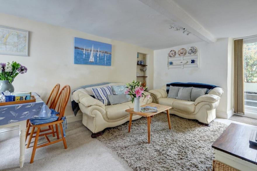 Button Cottage - Two Bedroom House, Sleeps 4