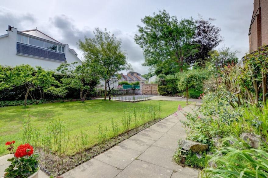 The Edwardian House - Four Bedroom House, Sleeps 8