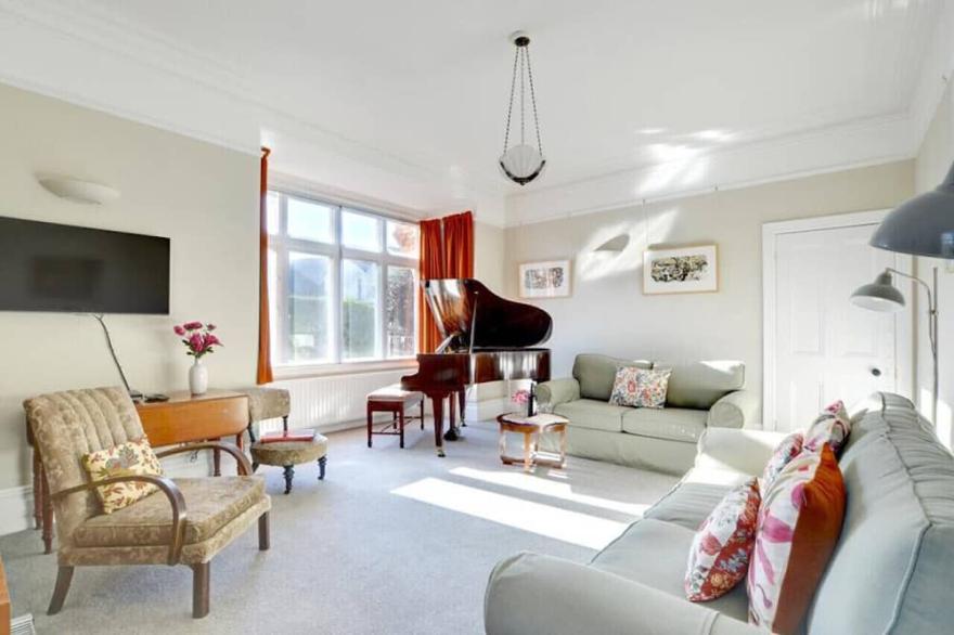 The Edwardian House - Four Bedroom House, Sleeps 8