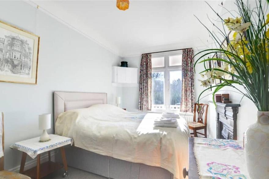 The Edwardian House - Four Bedroom House, Sleeps 8
