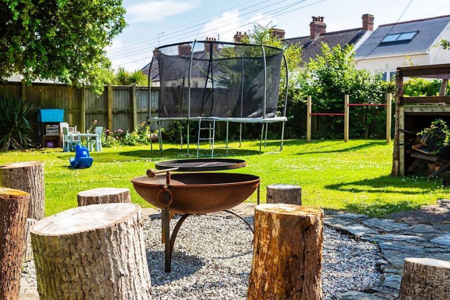 BRAUNTON THE LAURELS | 6 Bedrooms | Braunton | Sleeps 14