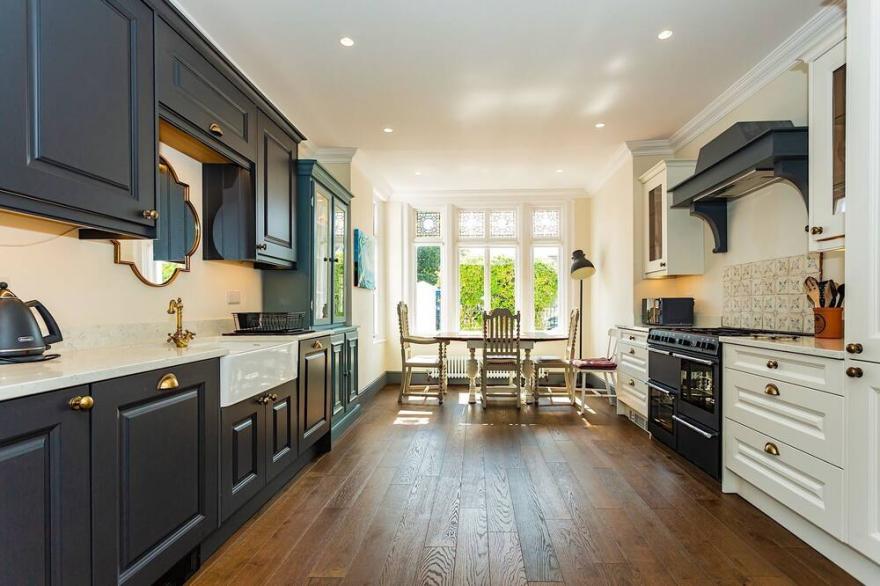 BRAUNTON THE LAURELS | 6 Bedrooms | Braunton | Sleeps 14