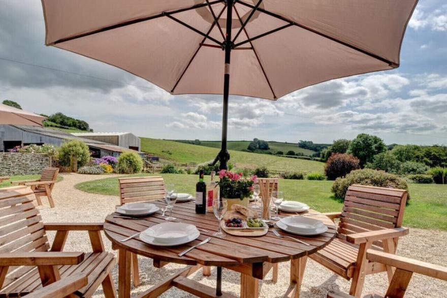Threshing Barn - Three Bedroom House, Sleeps 6