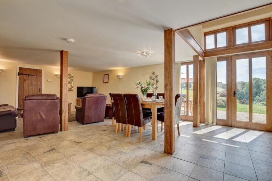 Threshing Barn - Three Bedroom House, Sleeps 6
