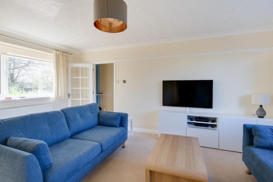 3 Hilbre Court - Three Bedroom House, Sleeps 6