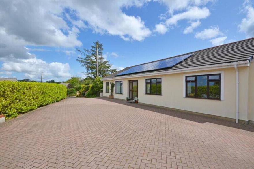 Meadowside - Three Bedroom House, Sleeps 6